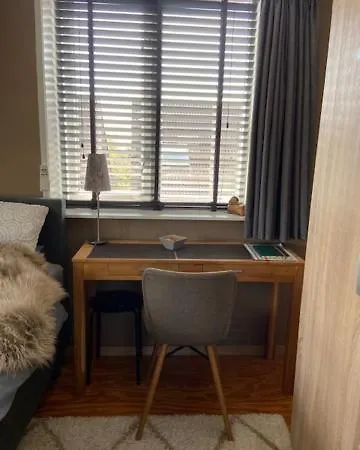 Tinyhouse Woody At The Water