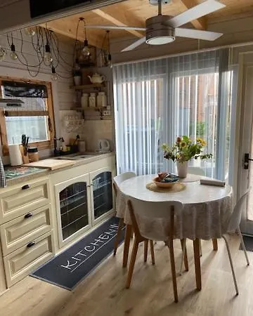 Homestay Tinyhouse Woody At The Water Zaandam