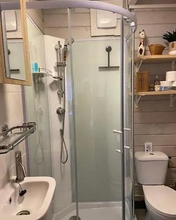 Tinyhouse Woody At The Water