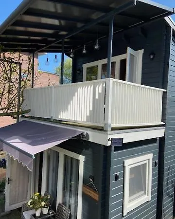 Homestay Tinyhouse Woody At The Water