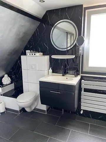 Tinyhouse Woody At The Water 民宿 赞丹