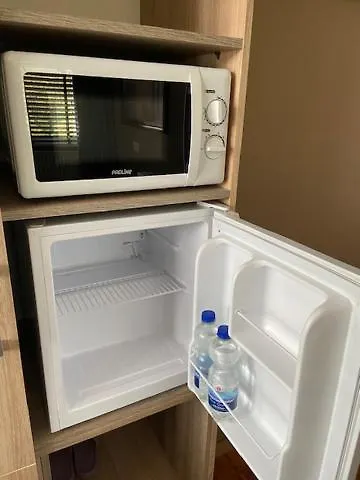 Tinyhouse Woody At The Water 赞丹