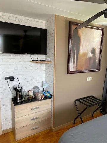 Tinyhouse Woody At The Water 民宿 *