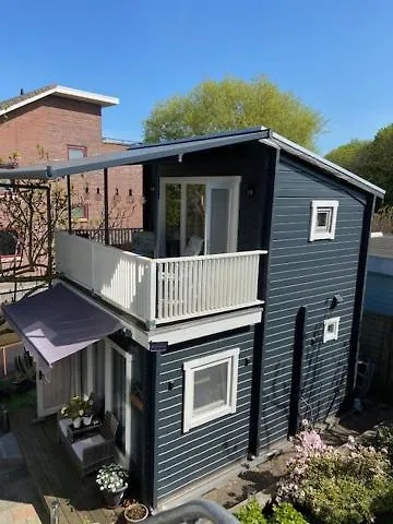 Tinyhouse Woody At The Water 民宿