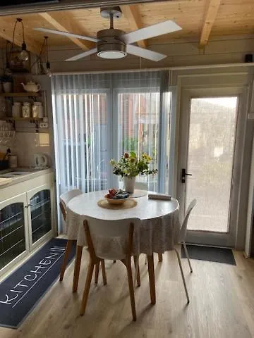 Tinyhouse Woody At The Water 民宿 赞丹