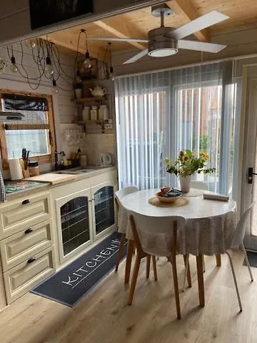 民宿 Tinyhouse Woody At The Water 赞丹