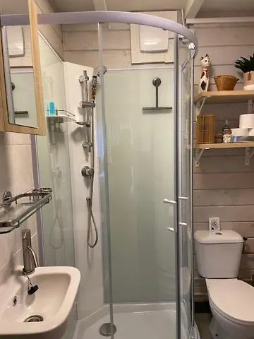 Tinyhouse Woody At The Water