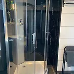 Homestay Tinyhouse Woody At The Water Zaandam