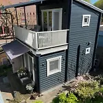 Tinyhouse Woody At The Water Homestay *