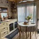 Homestay Tinyhouse Woody At The Water Zaandam
