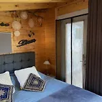 Tinyhouse Woody At The Water *