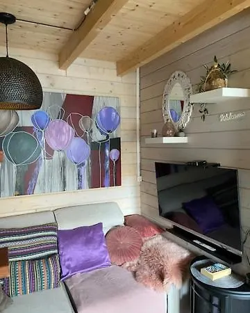 Tinyhouse Woody At The Water ホームステイ ザーンダム